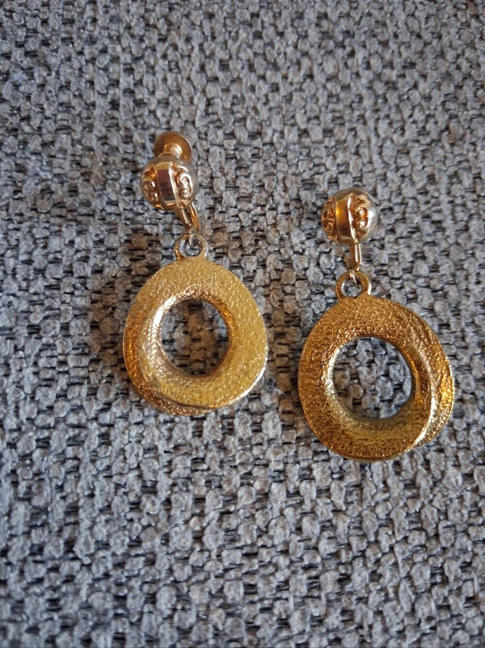 Vintage Gold Textured Open Circle Drop Earrings - Women Jewelry